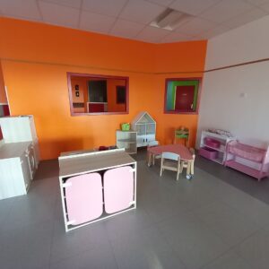 Les pitchouns - Crèche Les 4 Saisons à Sausseuzemare - Salle pour les tout-petits 2