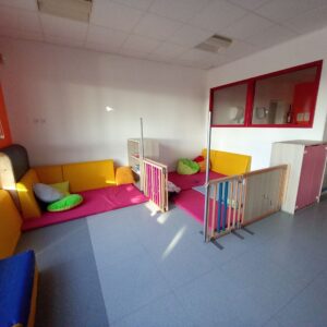 Les pitchouns - Crèche Les 4 Saisons à Sausseuzemare - Salle pour les tout-petits